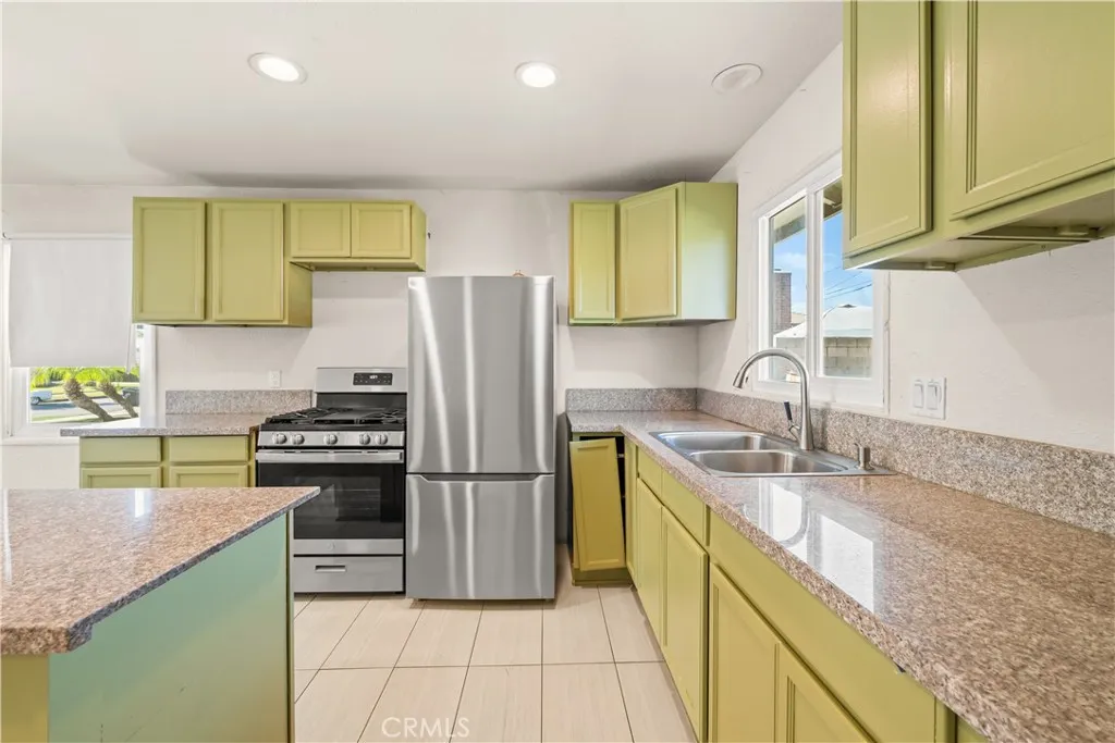 816 W G, Ontario, California 91762 home-pic-14